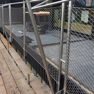 옥외 용품 및 철 로프 네트워크에 대한 부식 저항성 고강성 철 로프 망